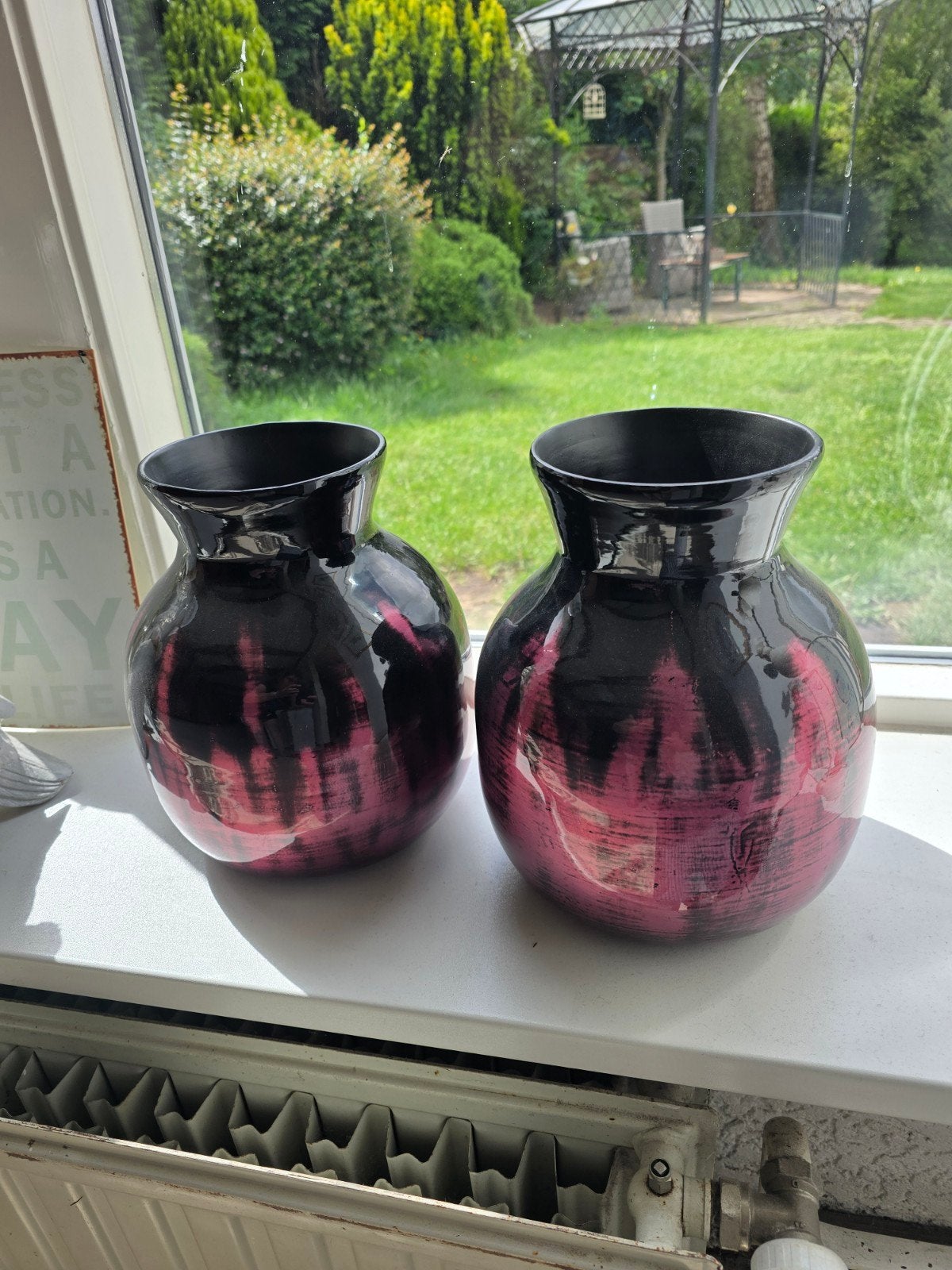 2 paars met zwarte glans vazen., Ophalen of Verzenden, Overige kleuren, Glas