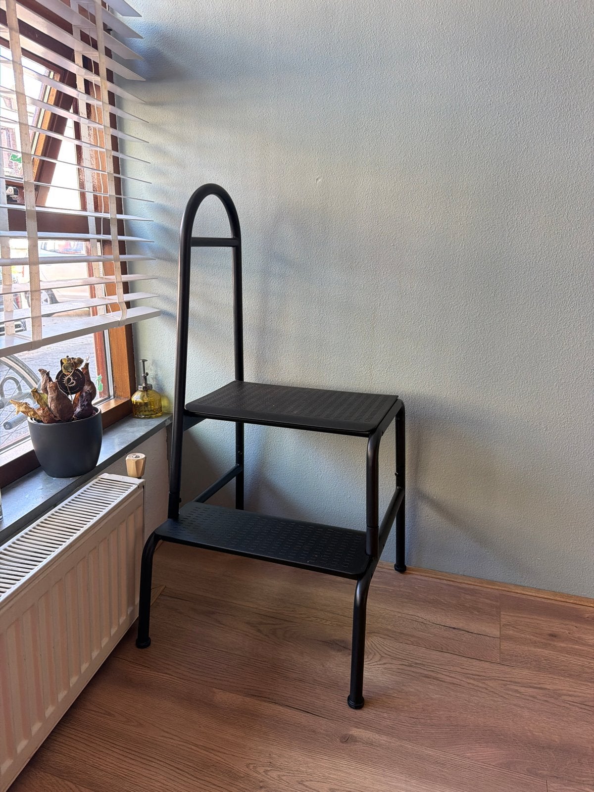 Step stool- Zwarte metalen keukentrapje, Ophalen, Gebruikt, Trap, Minder dan 2 meter