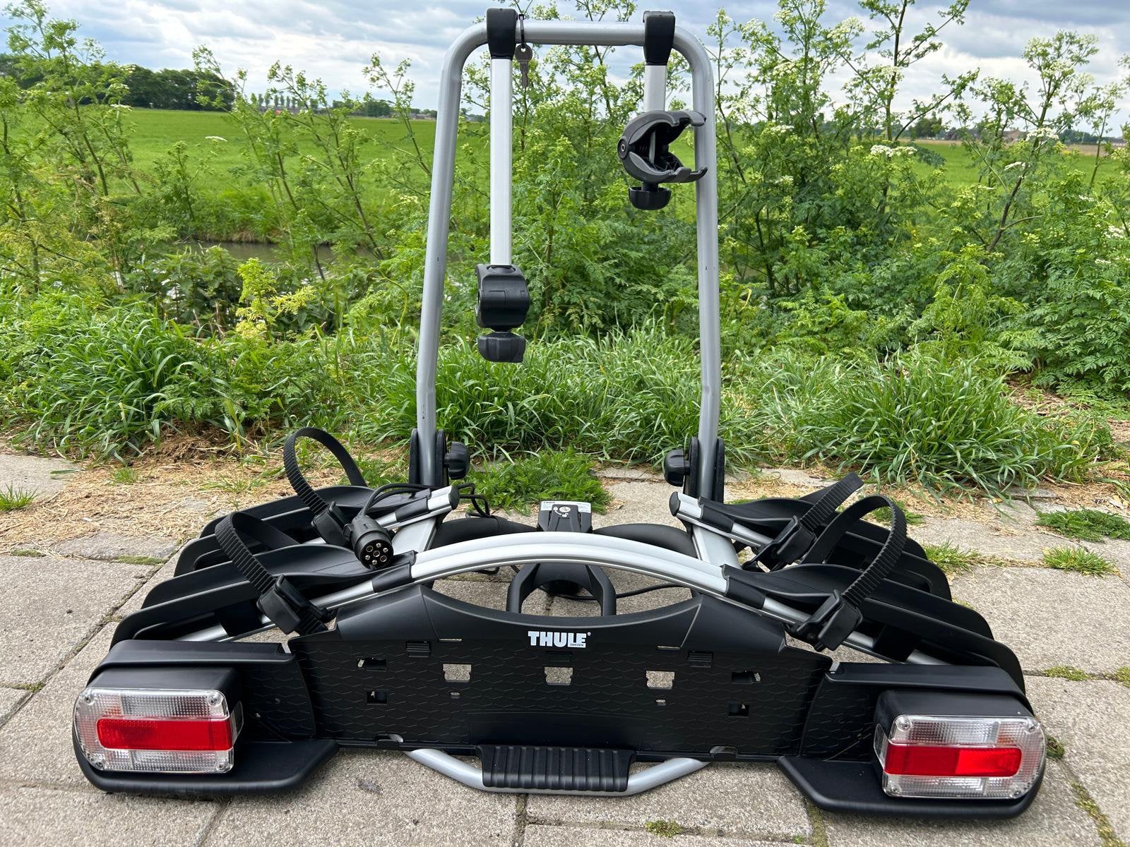 Thule EW G2 921 kantelbare fietsendrager voor twee fietsen, Ophalen, 2 fietsen, Zo goed als nieuw, Trekhaakdrager