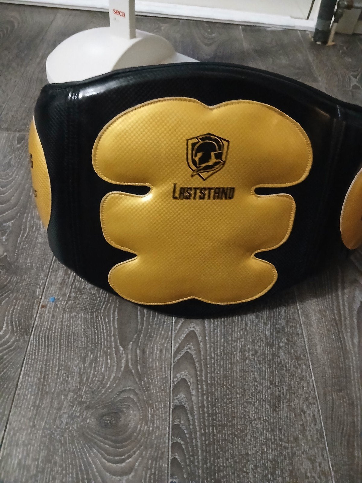 Boksbuikbeschermer Laststand - Zwart/Goud, Sport en Fitness, Ophalen of Verzenden, Zo goed als nieuw, Boksbeschermers