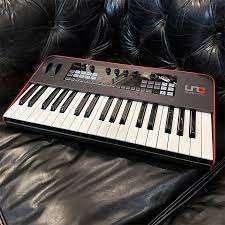 Uno Synth Pro Keyboard, Muziek en Instrumenten, Synthesizers, Zo goed als nieuw, Overige aantallen, Overige merken, Met midi-aansluiting
