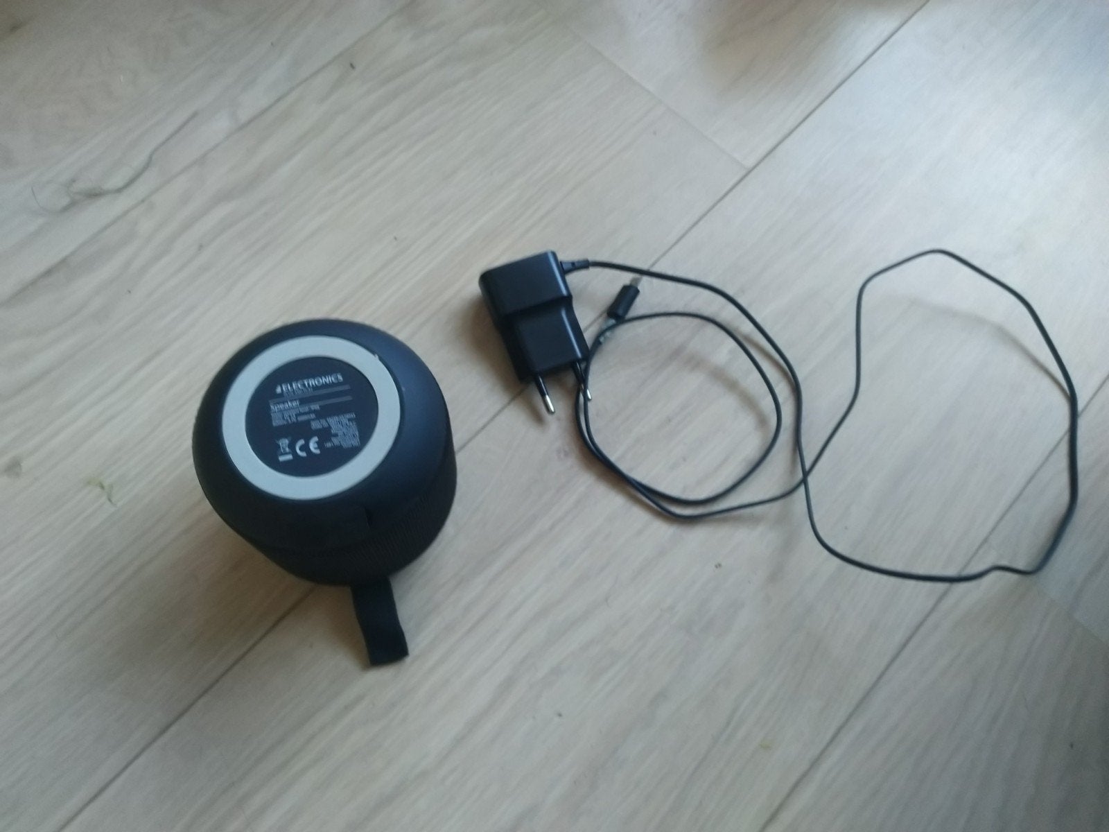 Draagbare Bluetooth Speaker met Oplader, Bluetooth, Zo goed als nieuw, Draagbare speaker, Ophalen