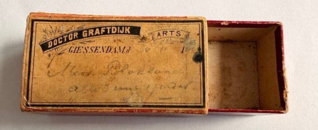 Antieke Pillendoos Doctor Graftdijk Art 1881-1925 Giessendam, Antiek en Kunst, Verzenden