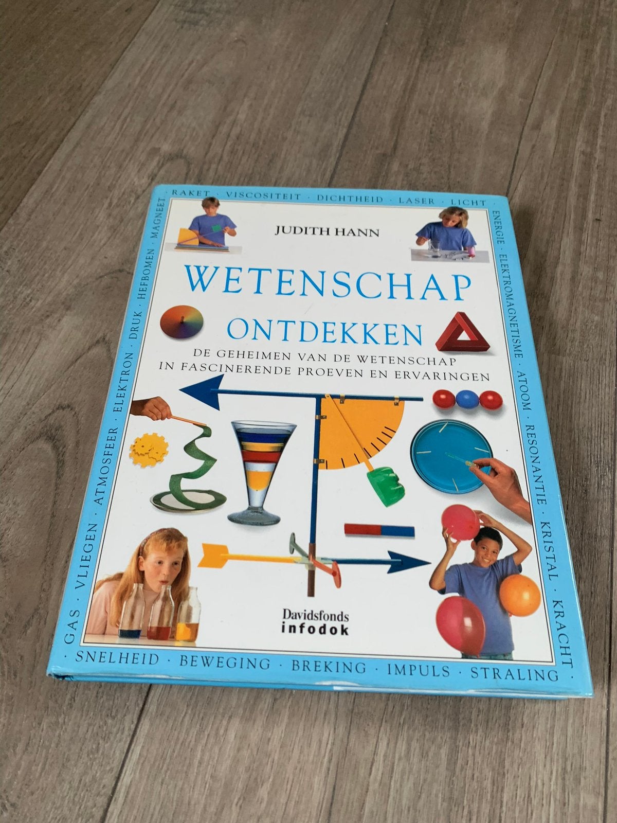 Boek met proefjes en uitleg, Ophalen of Verzenden, Zo goed als nieuw, Ontdekken