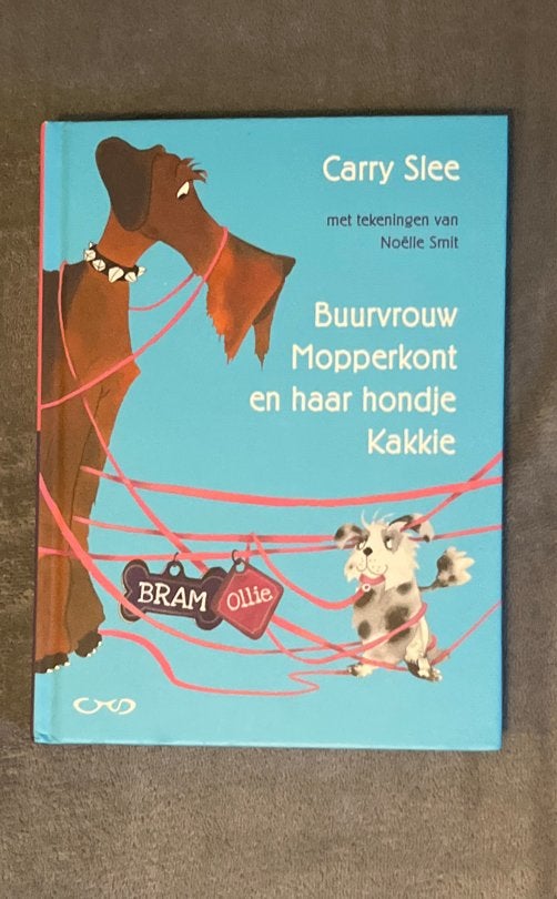 Buurvrouw Mopperkont en haar hondje Kakkie - Carry Slee, Boeken, Ophalen of Verzenden, Zo goed als nieuw, Fictie algemeen