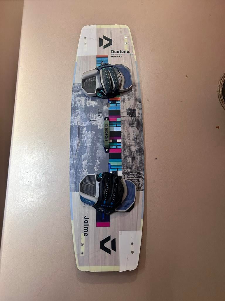Duotone Jaime 2022 Twintip Kiteboard, Watersport en Boten, Kitesurfen, Twintip, Ophalen of Verzenden, Zo goed als nieuw, Kiteboard