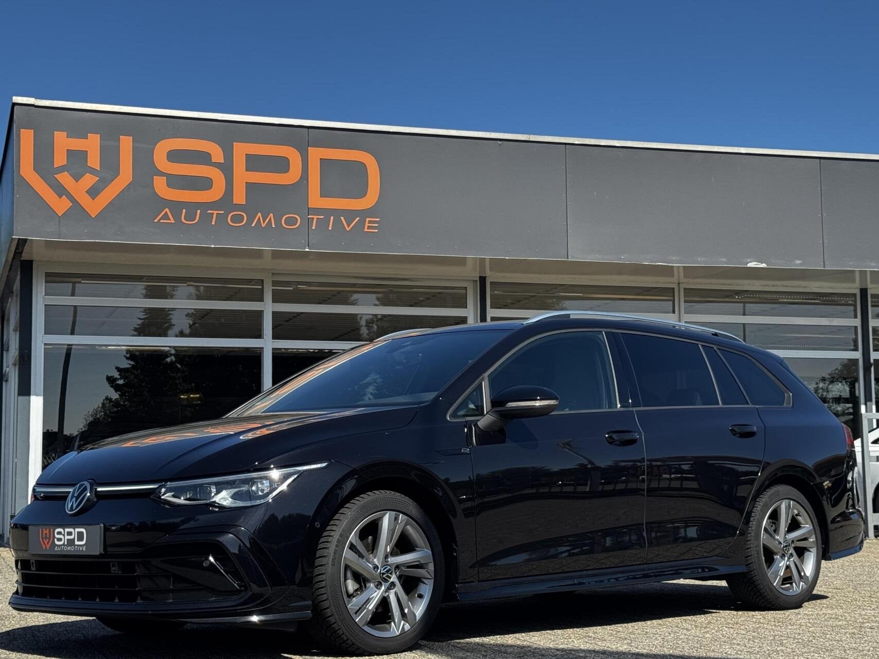 Volkswagen Golf Variant 1.5eTSI R-Line|Matrix|Camera|Carplay, Euro 6, 700 kg, Alcantara, Zwart