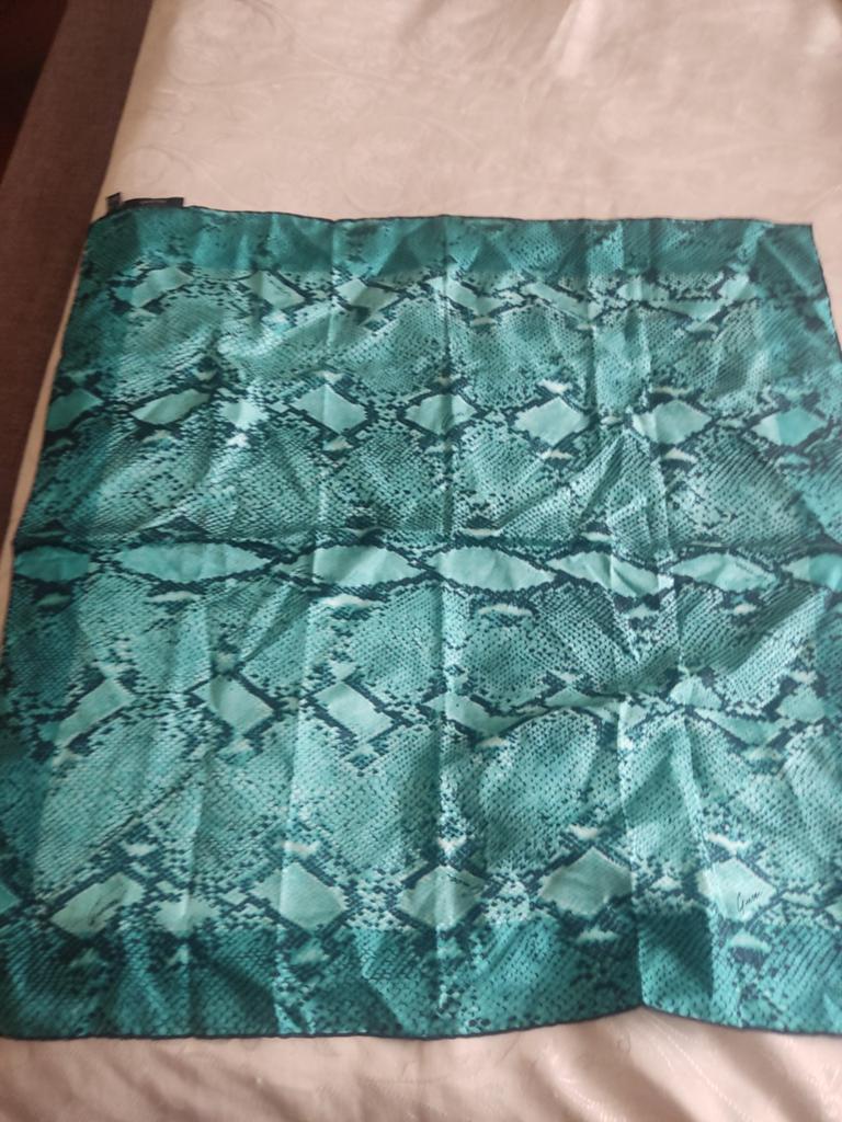 Gucci Python zijden sjaal, Gucci, Ophalen of Verzenden, Zo goed als nieuw, Sjaal