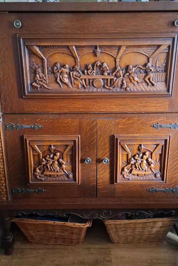 Antieke drankkast met houtsnijwerk, Antiek en Kunst, Ophalen of Verzenden