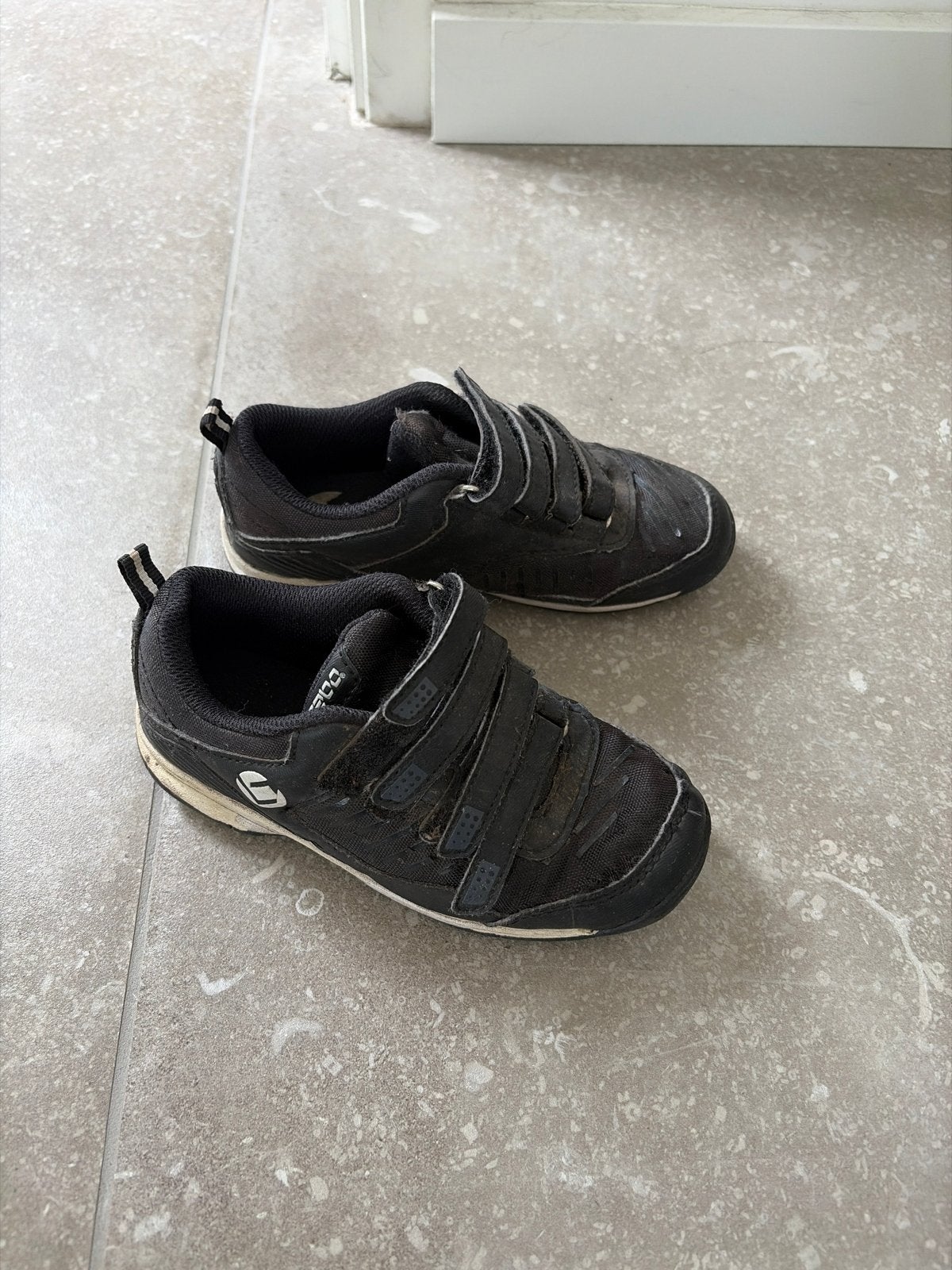 Brabo hockeyschoenen maat 30 met klittenband, Ophalen, Gebruikt, Jongen of Meisje, Schoenen