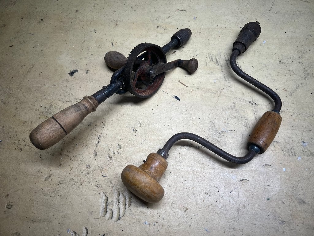 Oude vintage handboor 2x – ter decoratie, Antiek en Kunst, Antiek | Gereedschap en Instrumenten, Ophalen of Verzenden
