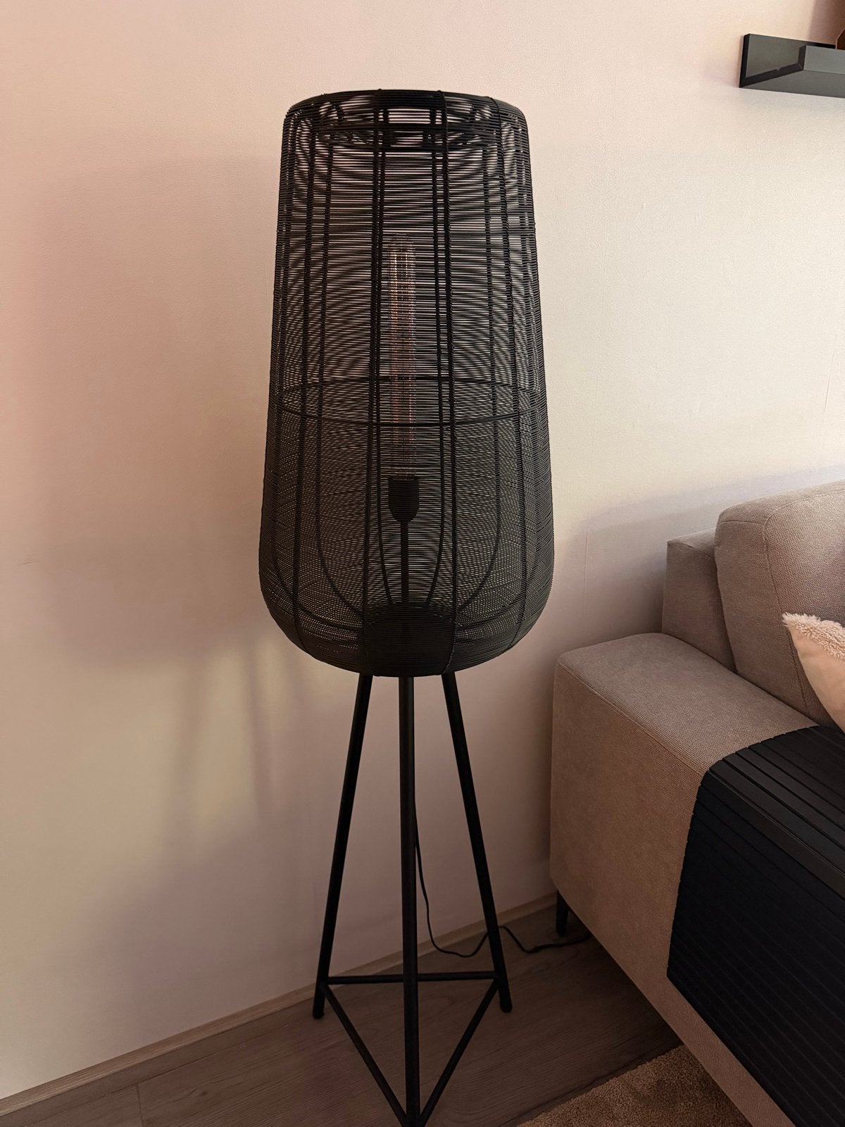 Light & Living Adeta Vloerlamp - Zwart, 137 cm hoog, Huis en Inrichting, Ophalen, Gebruikt, 100 tot 150 cm, E27 (groot)