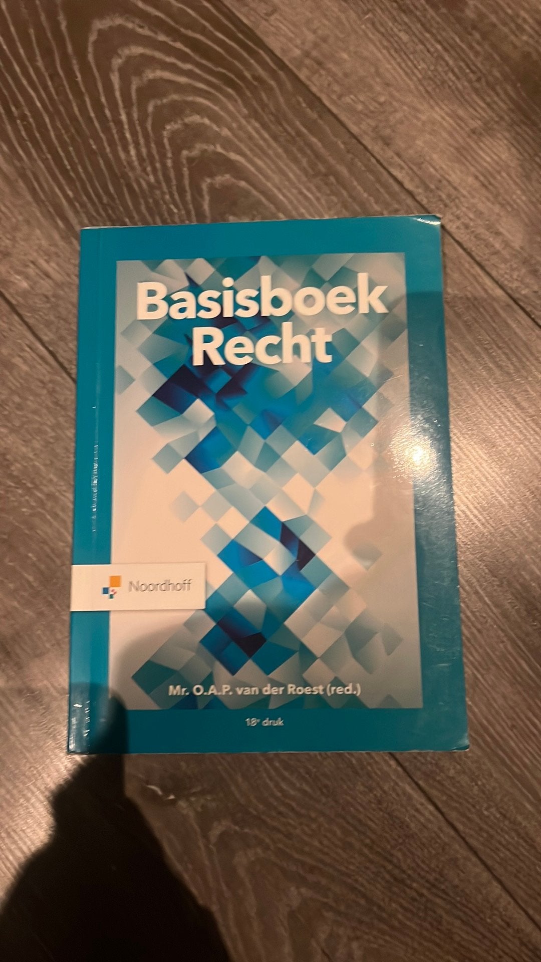 Basisboek Recht - van der Roest - 18e druk, Boeken, Ophalen of Verzenden, Zo goed als nieuw, Sociale wetenschap