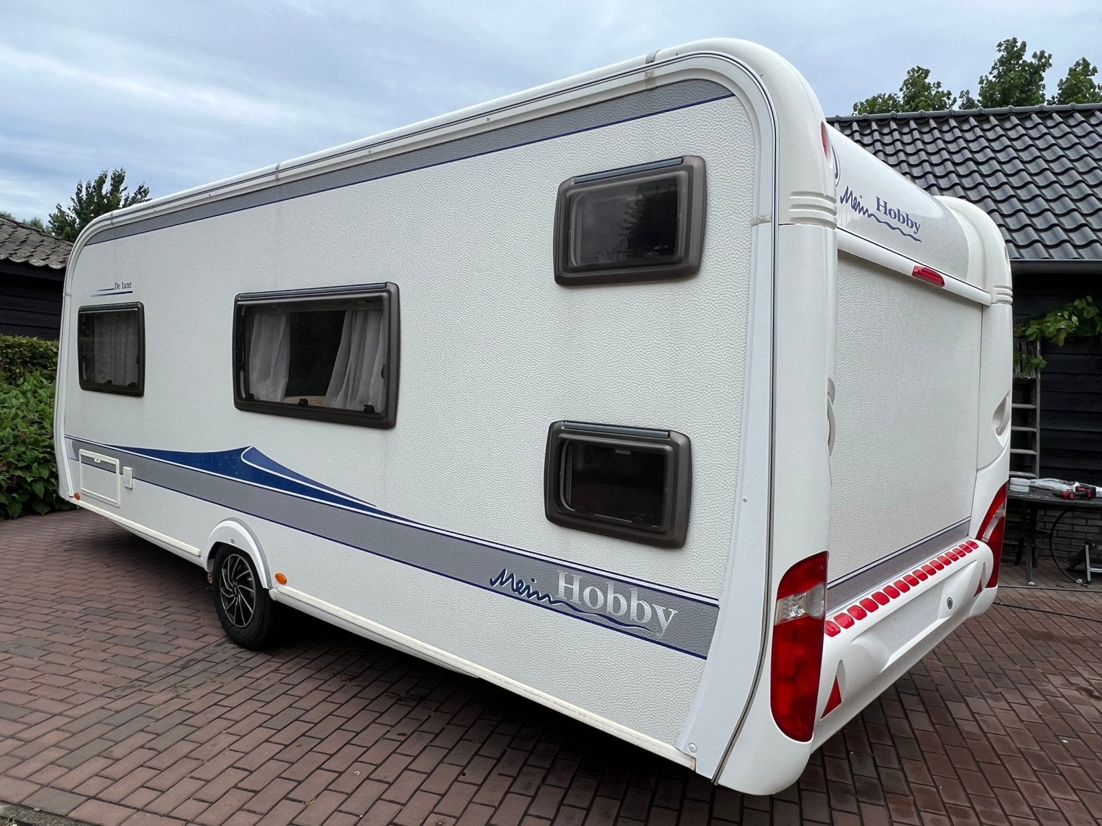 Hobby 560 KMFE Stapelbed | 2009 | Mover | Fietsendrager, Caravans en Kamperen, Caravans, Stapelbed, Rondzit, Hobby, Bedrijf
