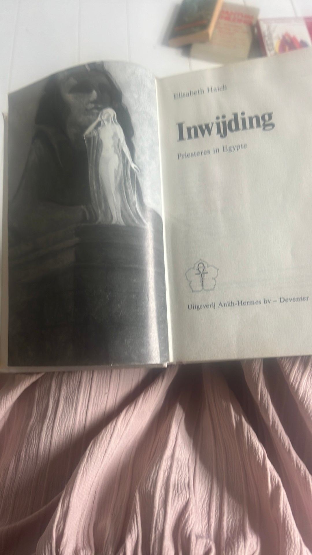 Inwijding priesteres in Egypte, elisabeth Haich, Boeken, Ophalen of Verzenden, Gelezen, Spiritualiteit algemeen, Achtergrond en Informatie