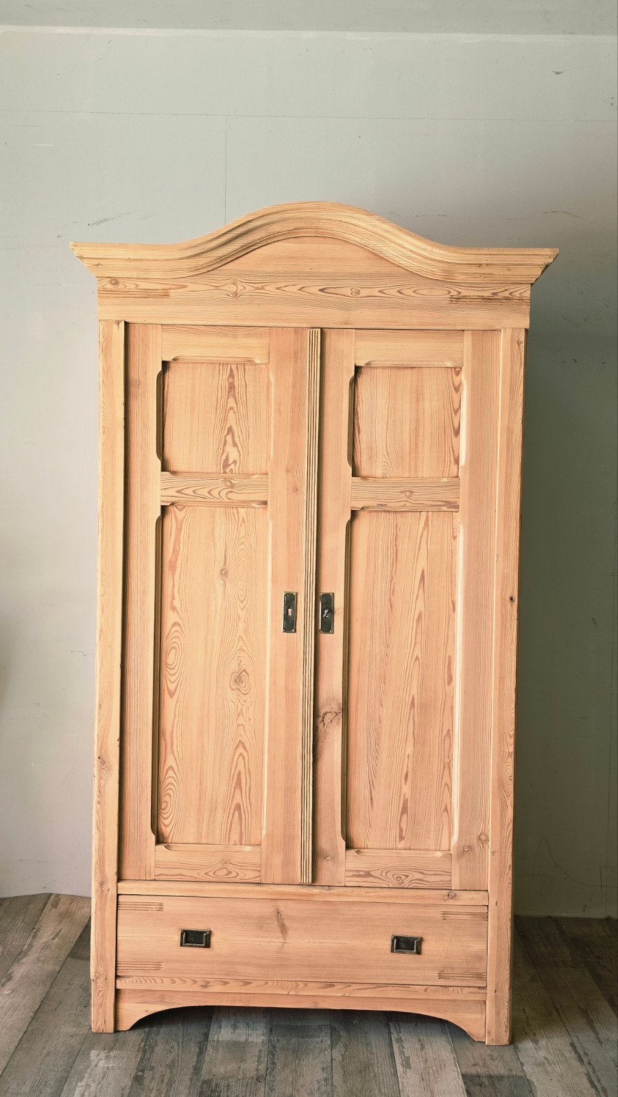 Antiek Grenen Houten Kledingkast uit voorraad leverbaar, 100 tot 150 cm, Met lade(s), Ophalen of Verzenden, Zo goed als nieuw