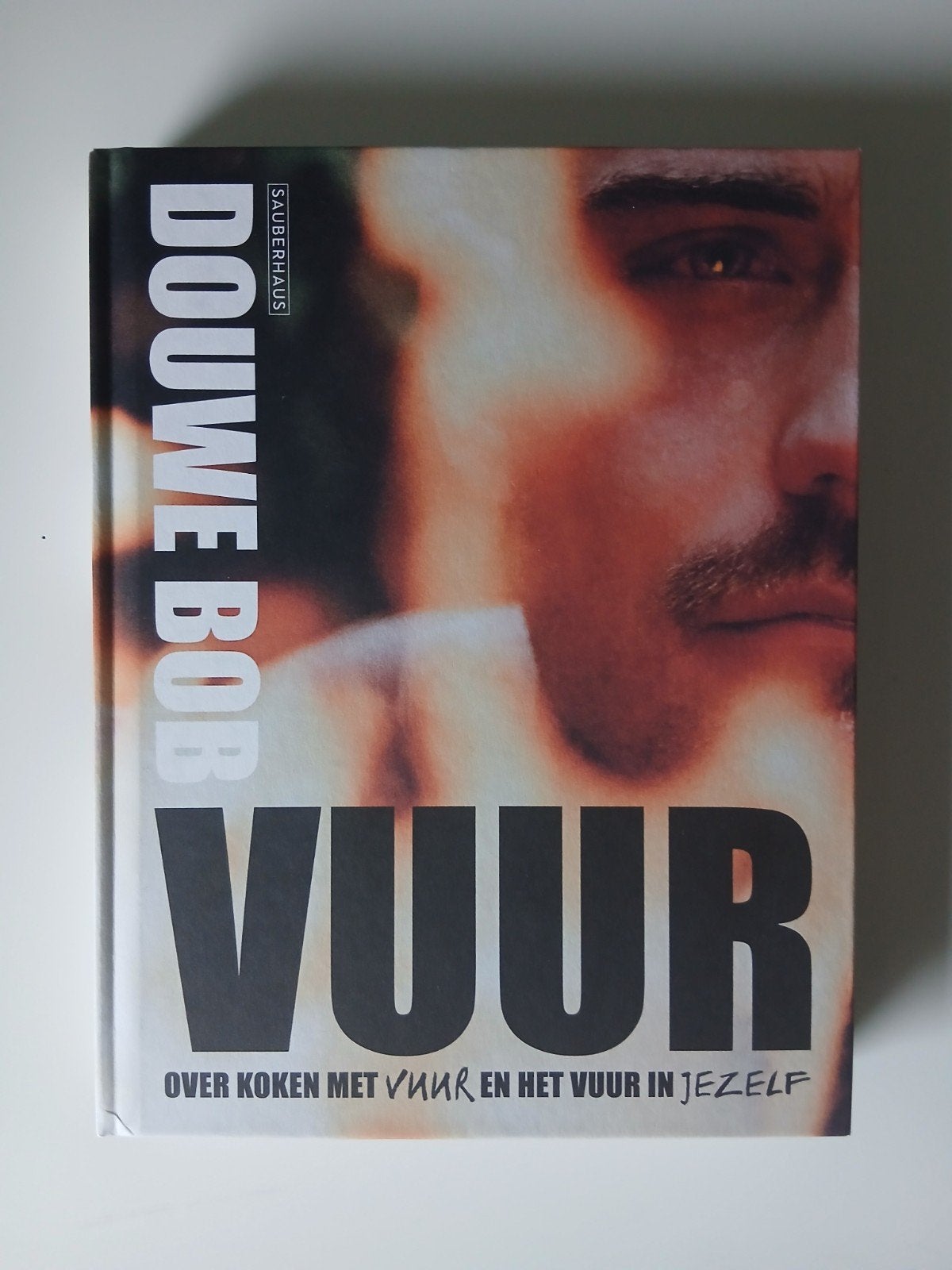 Douwe Bob - Vuur (Gesigneerd op Vakantiebeurs in Den Bosch), Ophalen, Overige typen, Zo goed als nieuw, Douwe Bob