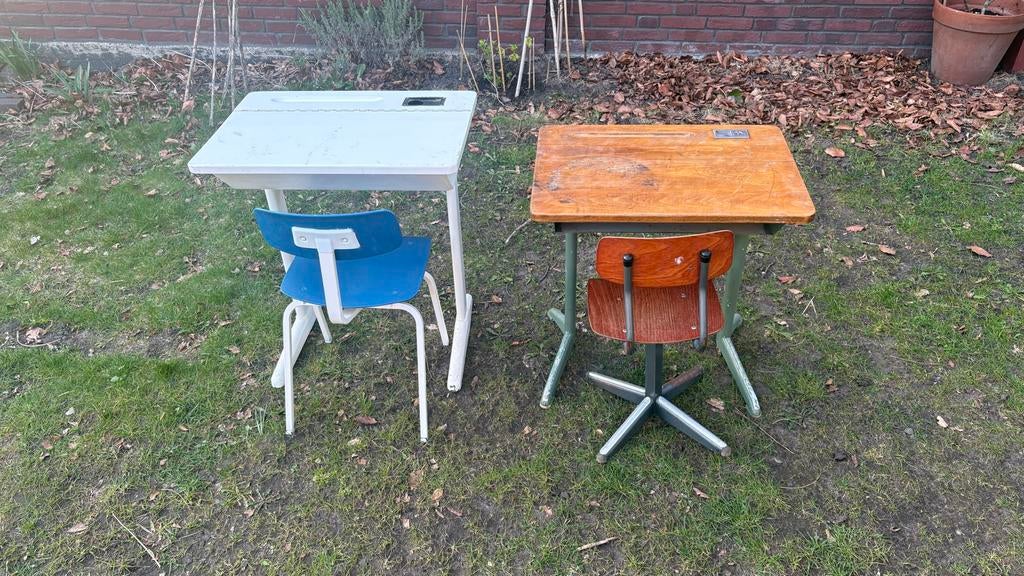 2x oude kinderbureau / lessenaar met stoeltjes, Ophalen of Verzenden, Gebruikt, Tafel(s) en Stoel(en)