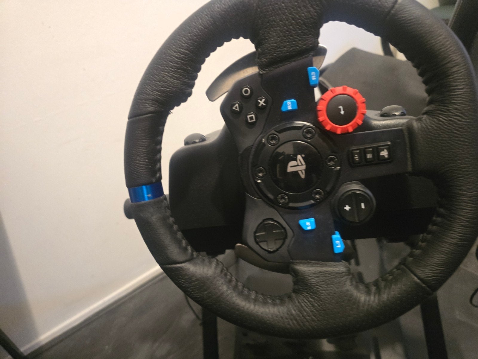 Logitech Stuurwiel + Pedalen + Shifter+ speciaal tafel  voor, Ophalen, Zo goed als nieuw, Stuur of Pedalen, PlayStation 4