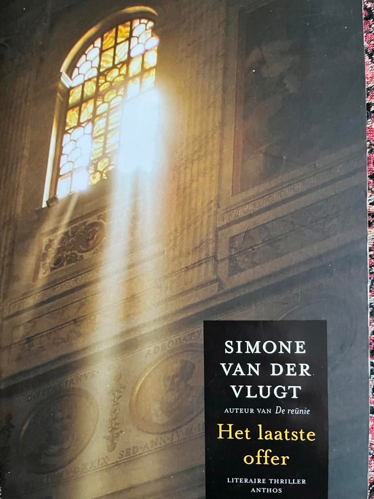 Het laatste offer - Simone van der Vlugt (Literaire thriller, Boeken, Ophalen of Verzenden, Gelezen, Nederland