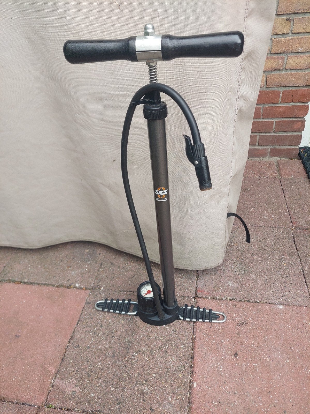 Hogedruk voetpomp. SKS, Ophalen, Drukmeter