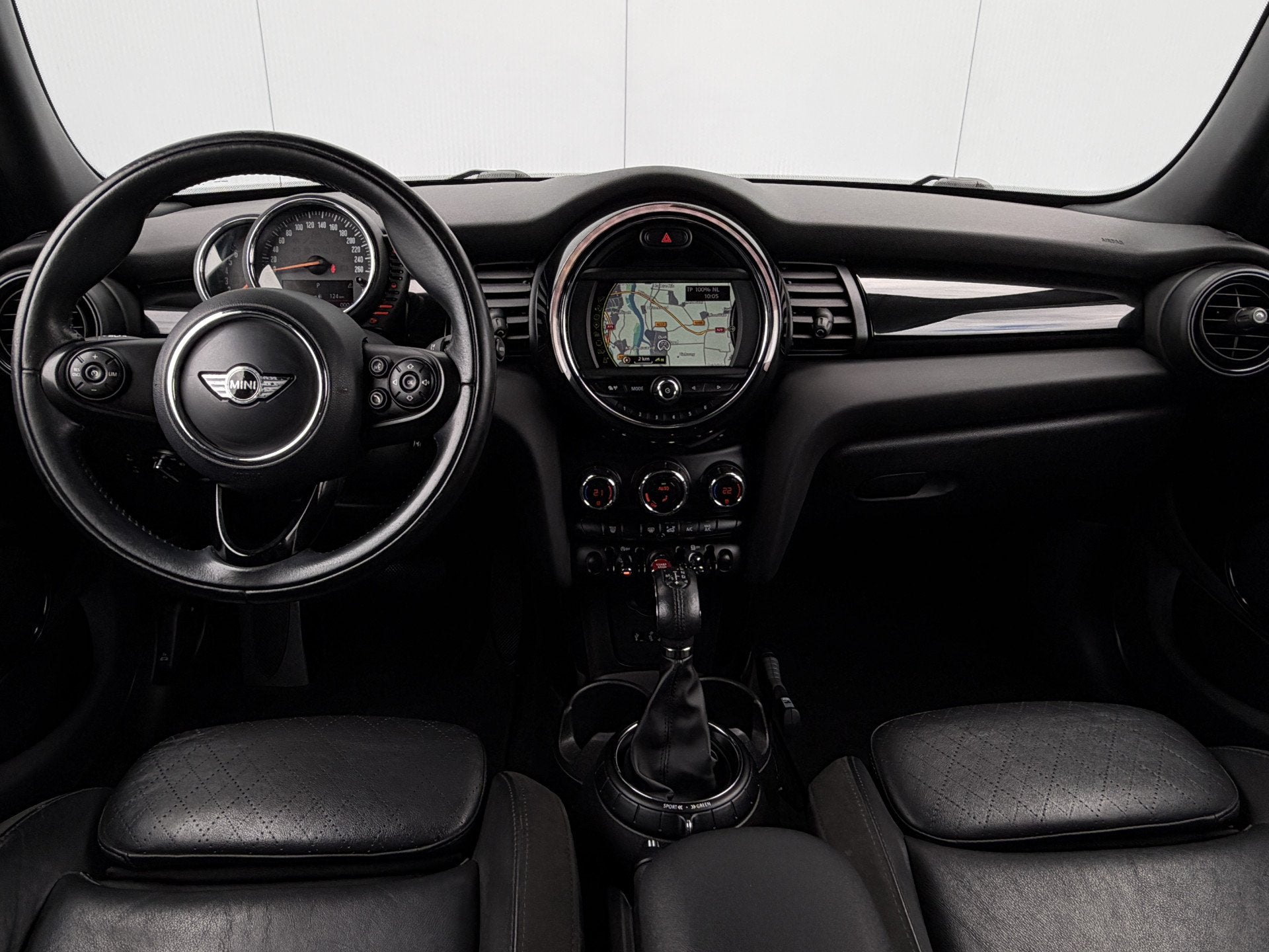 MINI 5-deurs 1.5 Cooper Chili Business Automaat/Trekhaak/Nav, 136 pk, Gebruikt, Euro 6, Leder en Stof