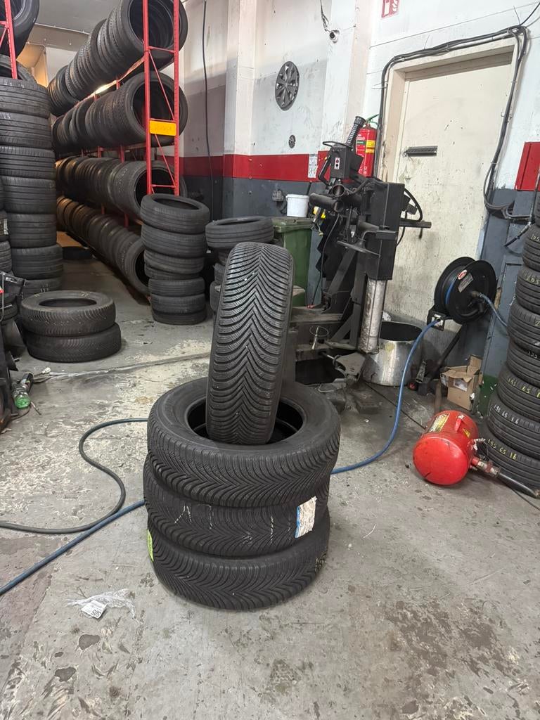 215/65R17 2156517 MİCHELİN 7mm (inc monteren), Ophalen, 17 inch, Winterbanden, Band(en)