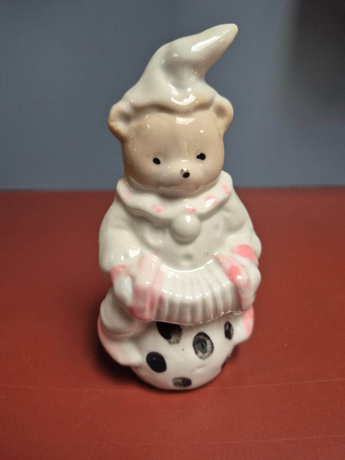 Vintage Porseleinen Beertje met accordeon op bal, Ophalen of Verzenden, Zo goed als nieuw, Dier