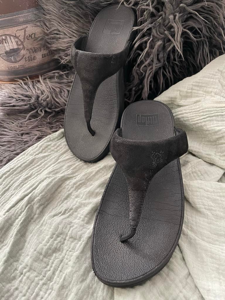FitFlop Teenslippers Z.G.A.N. maat 37/38, Kleding | Dames, Schoenen, Slippers, Zwart, Ophalen of Verzenden, Zo goed als nieuw
