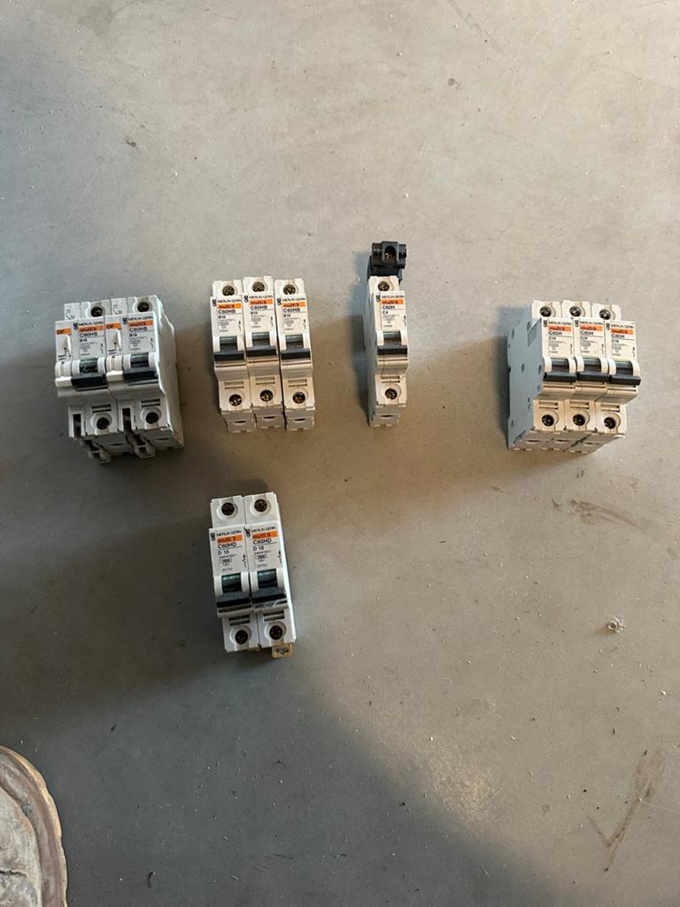 Merlin Gerin automaten voor groepenkast, Overige materialen, Zo goed als nieuw, 4 bedels of meer, Ophalen