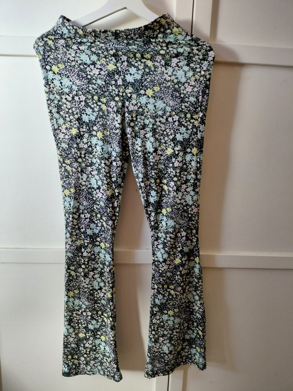 Costes Flared Broek Maat S met Bloemenprint, Kleding | Dames, Broeken en Pantalons, Meerkleurig, Ophalen of Verzenden, Zo goed als nieuw