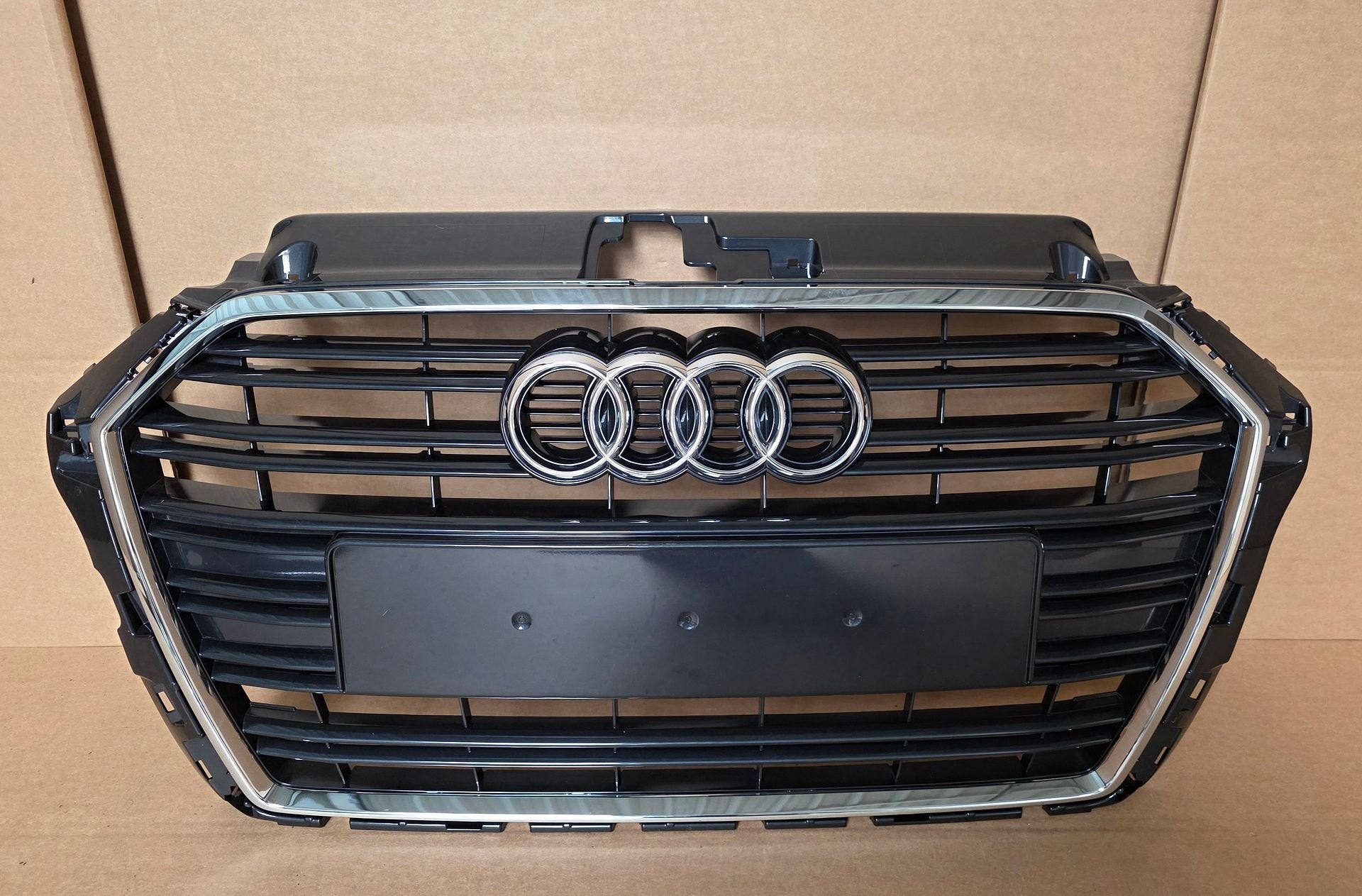 Grill AUDI A3 8V GRILLE FACELIFT bj.2017-2021 8V0 Orgineel, Gebruikt, -, Ophalen of Verzenden, -
