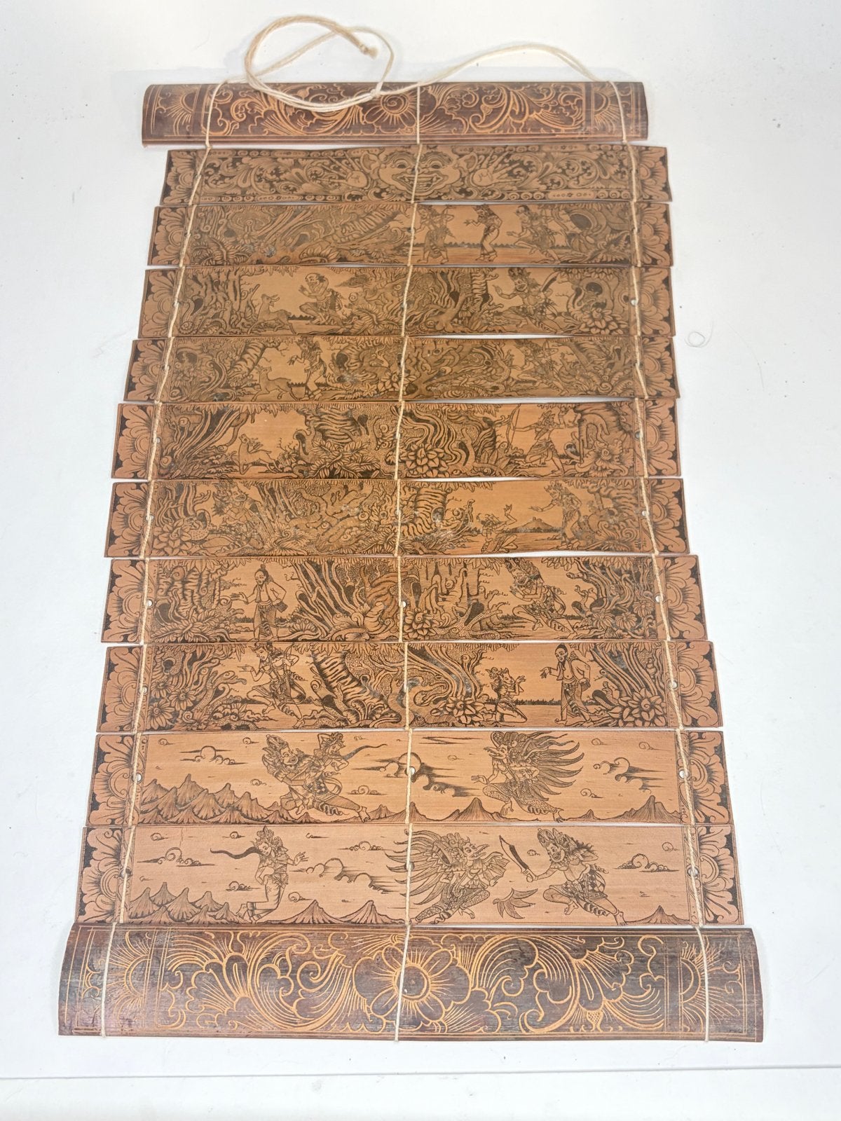 Unieke Balinese Lontar Manuscript Rol - Handgesneden, Antiek en Kunst, Wanddecoratie, Ophalen of Verzenden, Indonesië, Gesneden