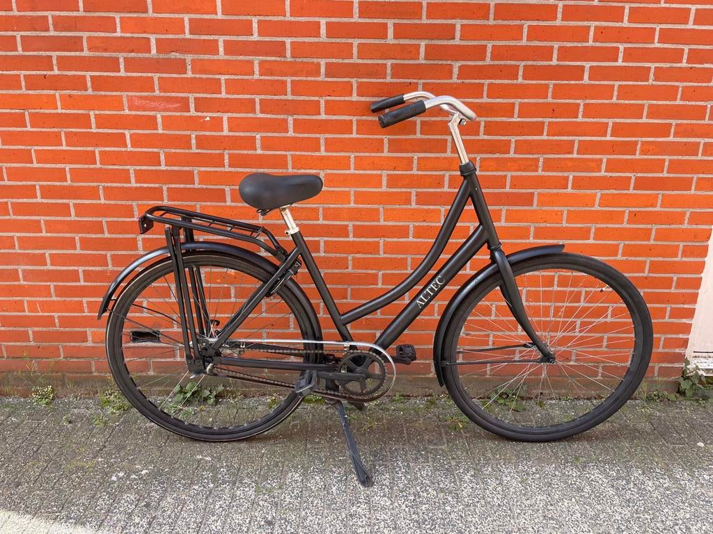 Zwarte oma fiets 28 inch stadsfiets met lampjes 56cm, Fietsen en Brommers, Fietsen | Dames | Omafietsen, 56 cm of meer, Ophalen
