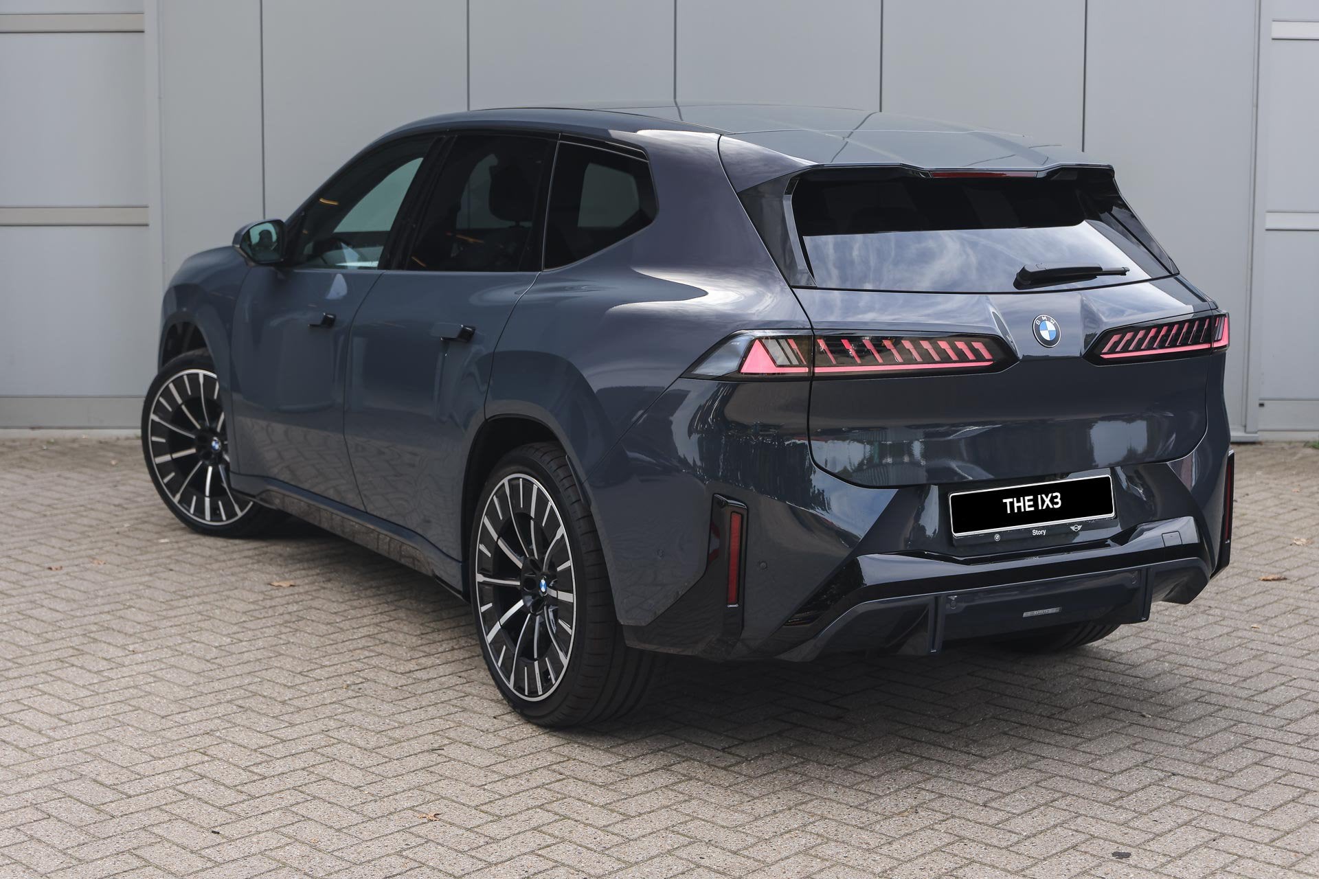 BMW iX3 40 eDrive M Sport / Trekhaak / Panoramadak / 3D Head, Auto's, Automaat, Dealer onderhouden, Achterwielaandrijving, Leder