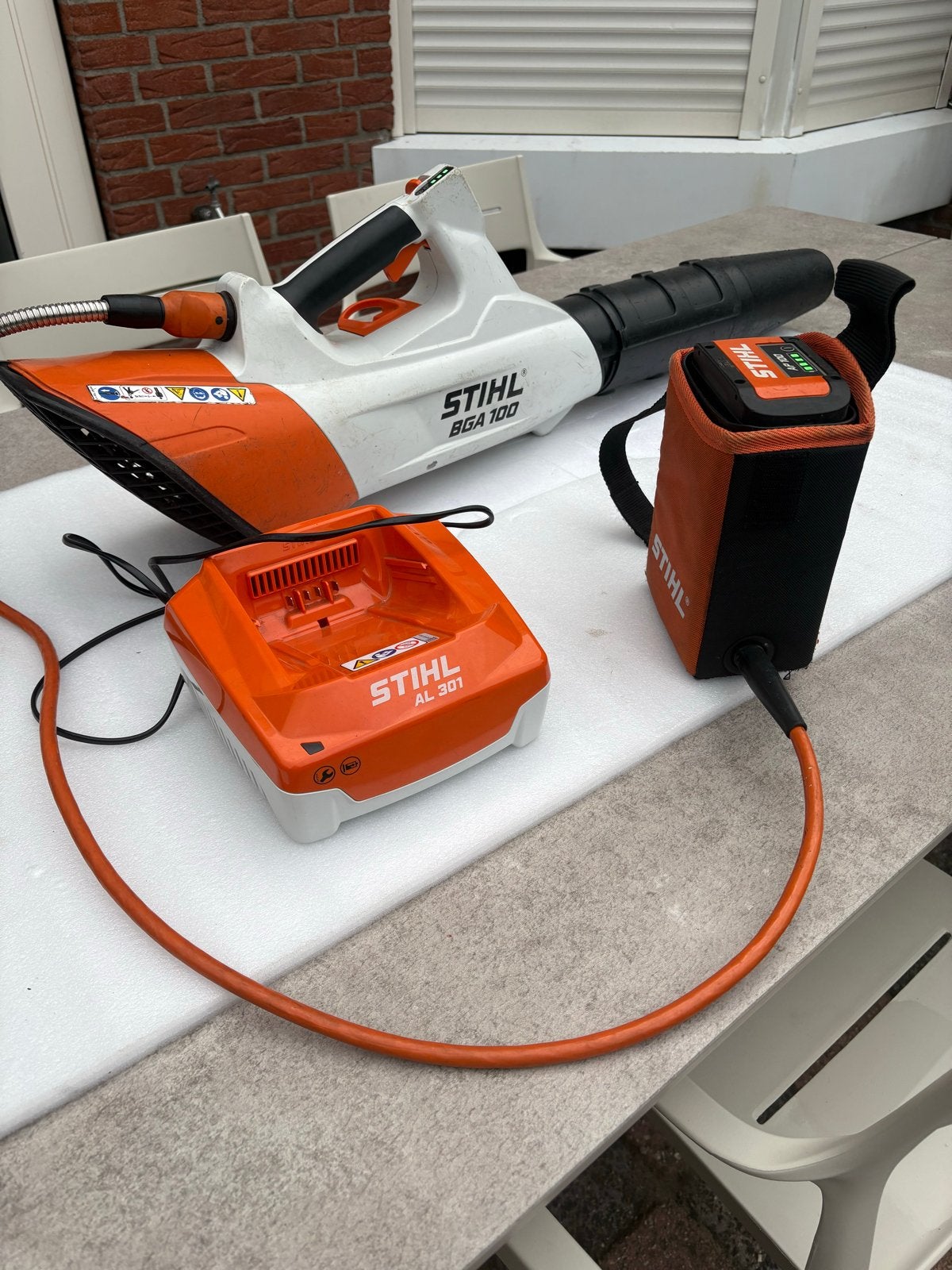 STIHL BGA 100 bladblazer incl acku en  lader, Ophalen, Gebruikt