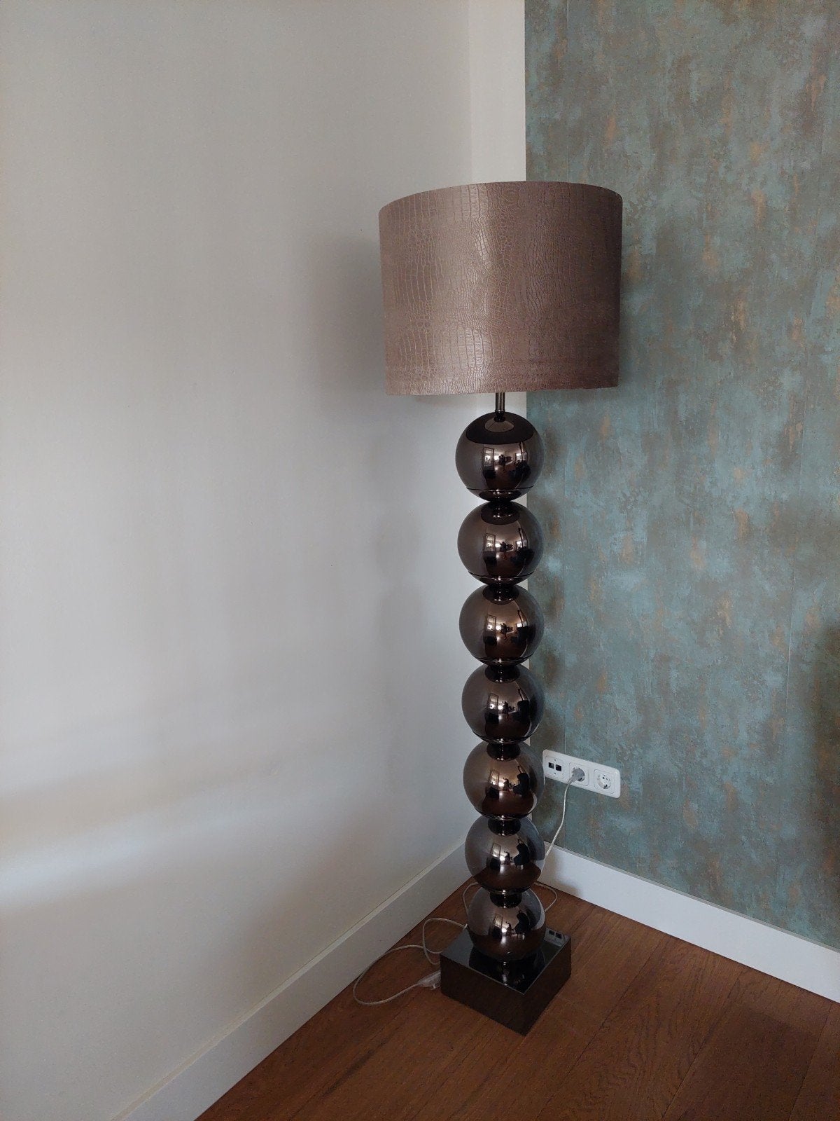 Moderne vloerlamp met croco-look kap Erik Kuster stijl, Huis en Inrichting, Lampen | Vloerlampen, Ophalen of Verzenden, Modern, Glamour