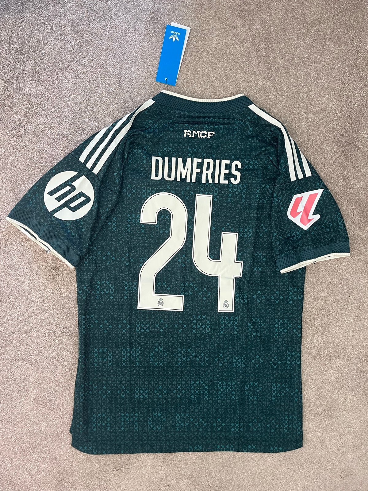 Real Madrid 26/27 uitshirt DUMFRIES 24 Voetbalshirt - Maat L, Ophalen of Verzenden, Zo goed als nieuw, Groen, Maat 42/44 (L)