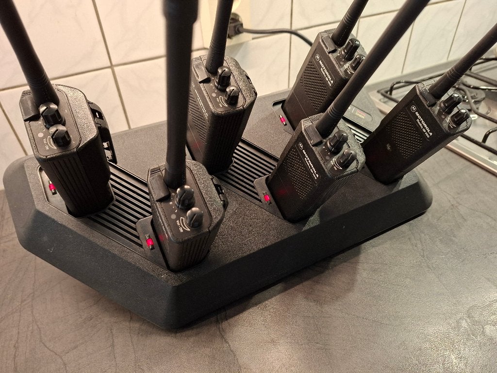 MOTOROLA PORTOFOONSET MET NIEUWE ACCUS EN ANTENNES!!, Ophalen of Verzenden, Zo goed als nieuw, Portofoon of Walkie-talkie, Met broekklem