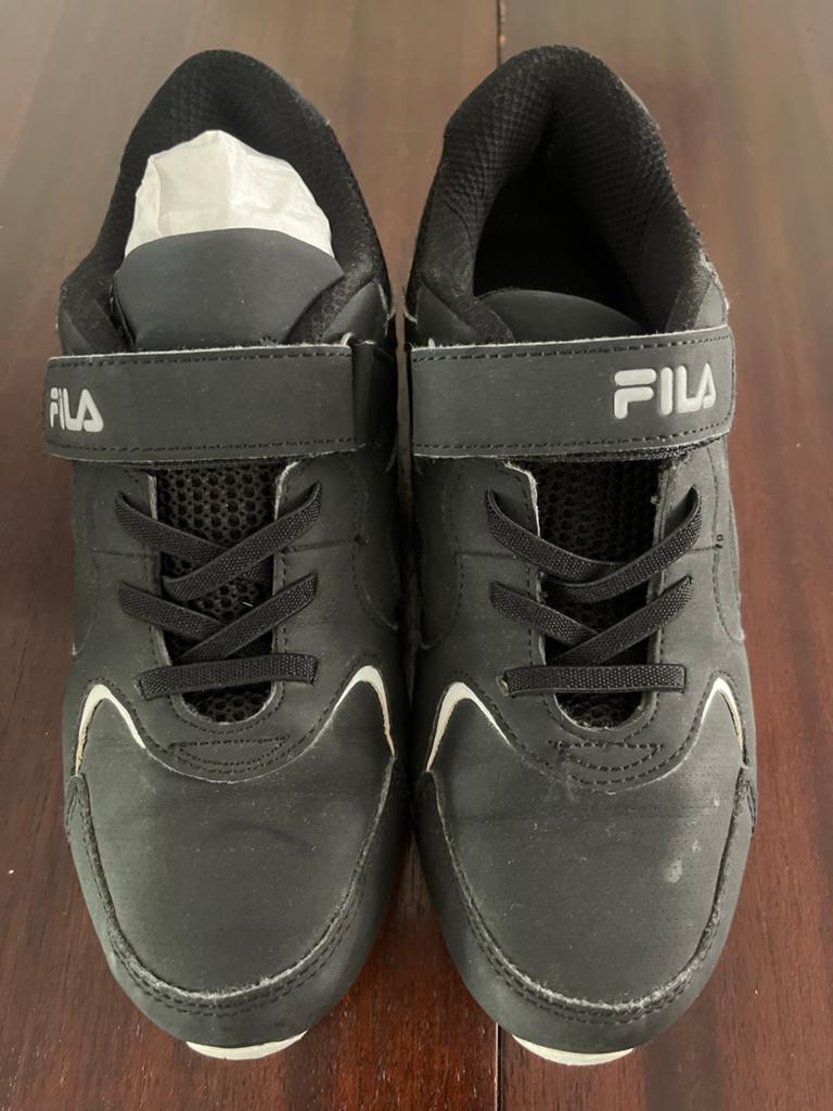 Fila Sportschoenen Zwart met Witte Zolen - Maat 37, Gebruikt, Ophalen of Verzenden, Jongen of Meisje, Sportschoenen