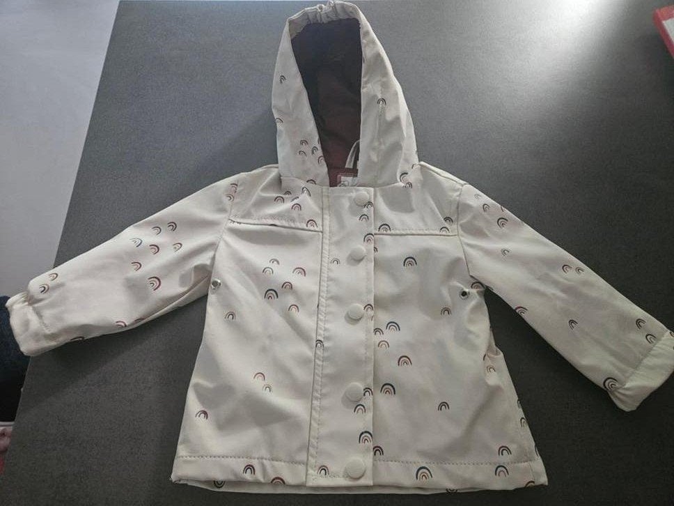 Jasje maat 74, crème kleurig met regenboogjes, Kinderen en Baby's, Babykleding | Maat 86, Ophalen, Jongetje of Meisje, Zo goed als nieuw
