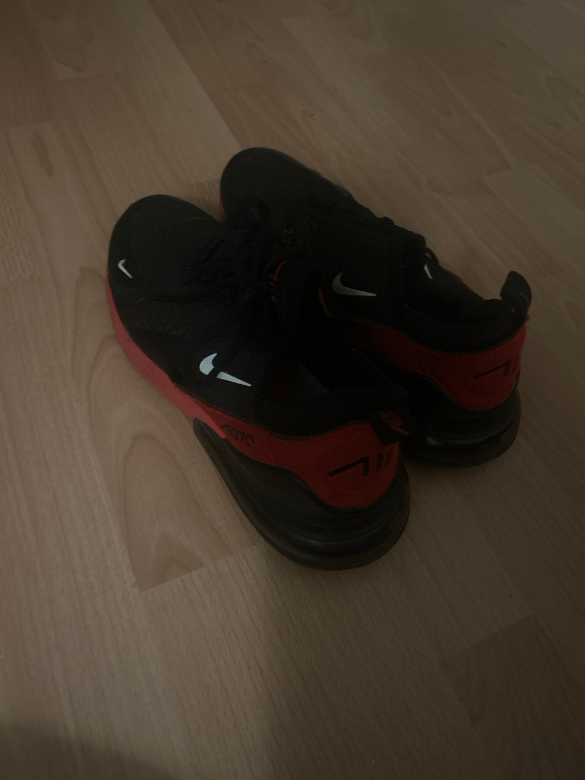 Nike Air Max 270 - Zwart/Rood, Ophalen of Verzenden, Gedragen, Zwart, Sneakers of Gympen