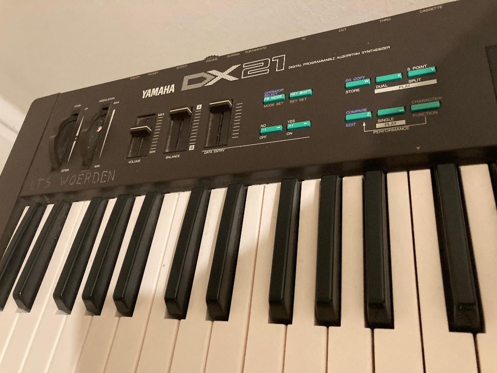 Yamaha DX21, Muziek en Instrumenten, Synthesizers, Ophalen, Yamaha, Met midi-aansluiting, 61 toetsen