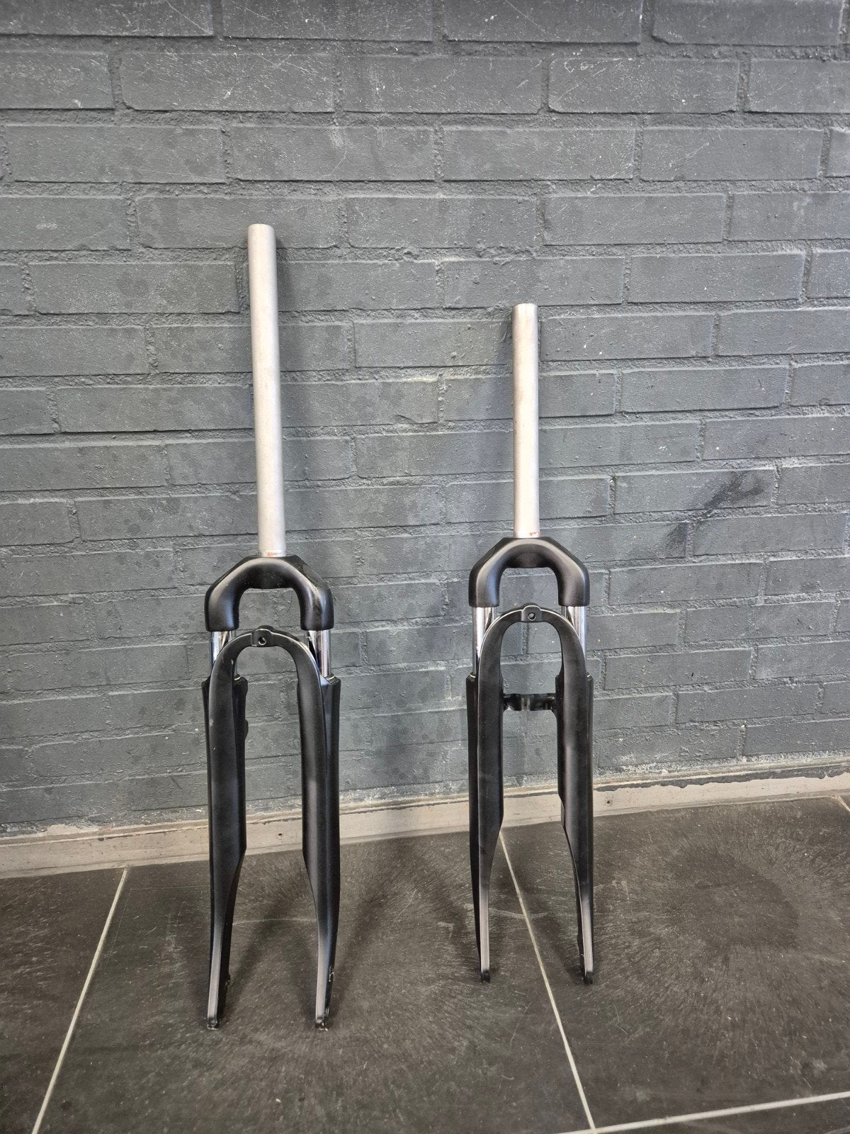 sr suntour voorvork velg rem ( 28 inch ), Elektrische fiets, Ophalen of Verzenden, Voorvork, Aluminium