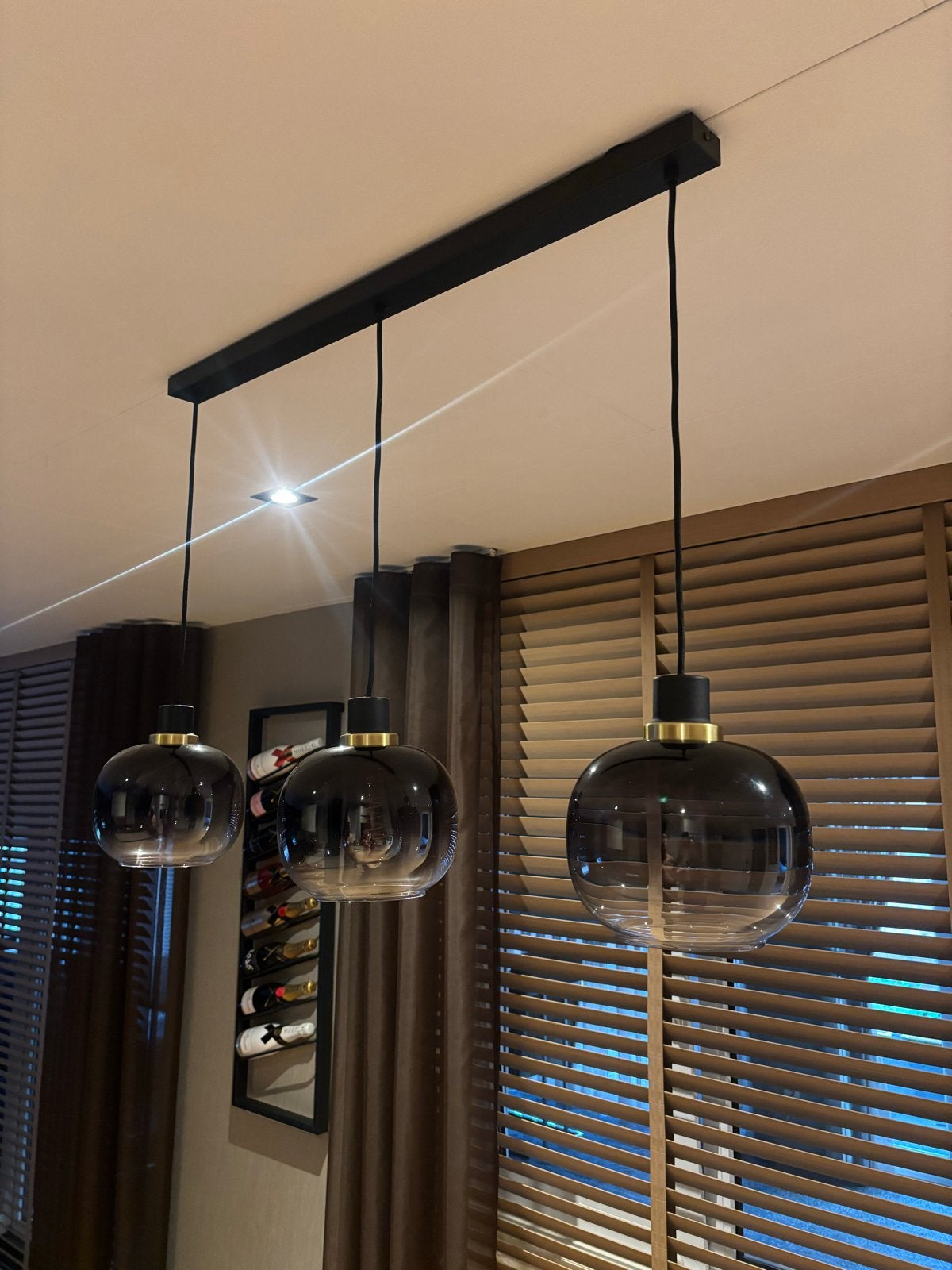Moderne hanglamp met 3 glazen bollen - Zwart/Smoke, Ophalen of Verzenden, Zo goed als nieuw, Glas, E27 (groot)