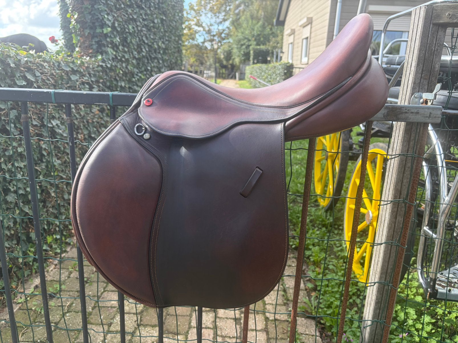 Prachtig springzadel met bijpassende singel en hoofdstel, Dieren en Toebehoren, Ophalen of Verzenden, Gebruikt, Springen, L (17.5 inch)