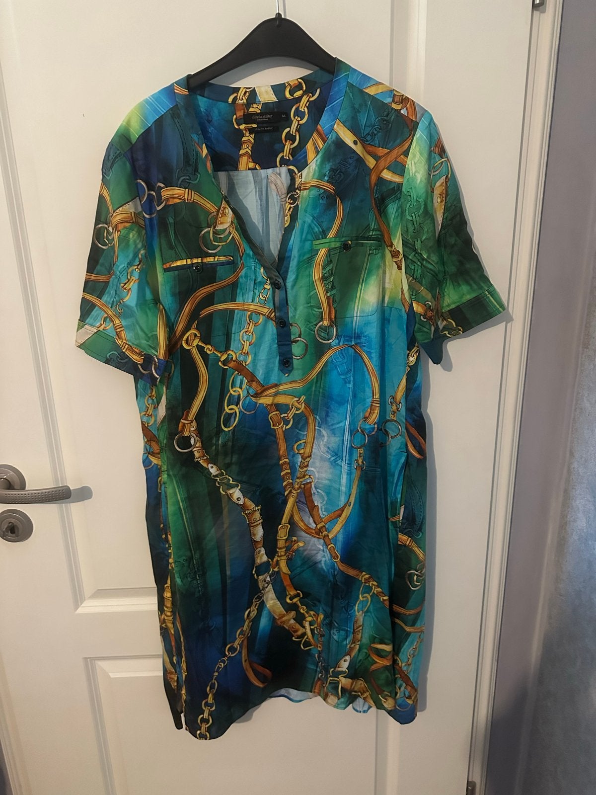 Claudia Sträter jurk met kettingprint, maat 44, Blauw, Maat 42/44 (L), Ophalen of Verzenden, Zo goed als nieuw