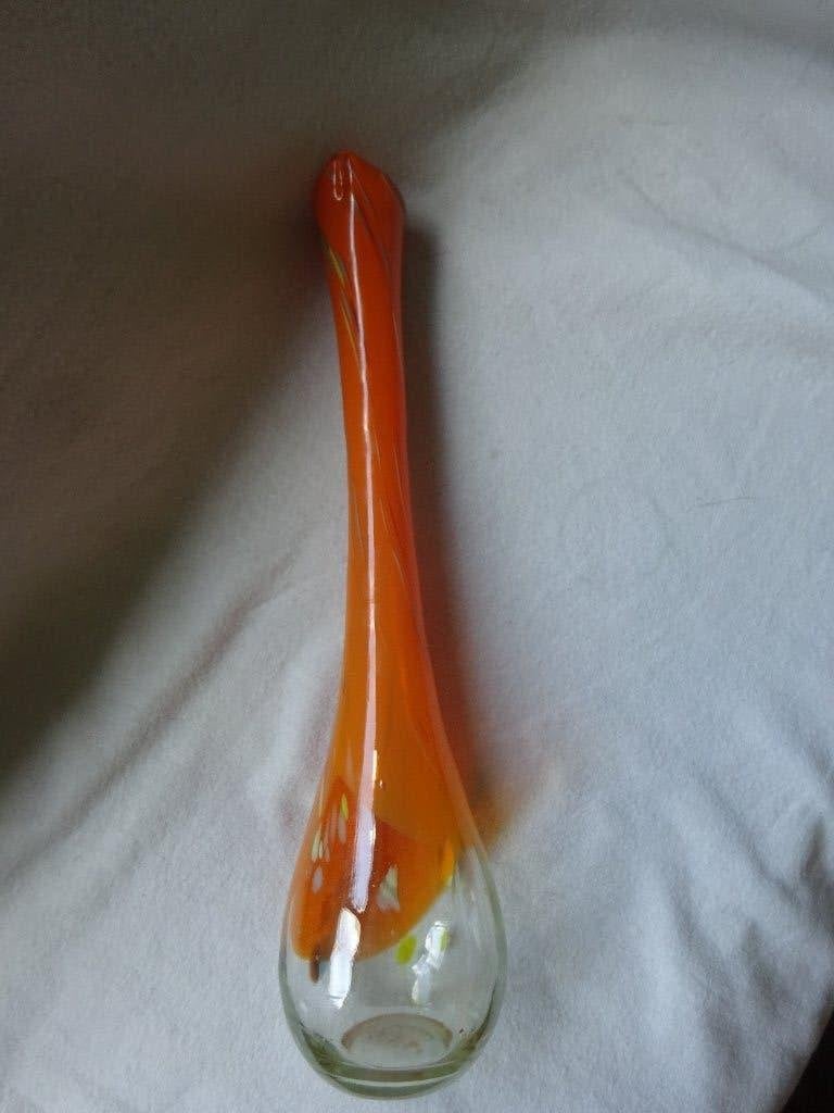 Hoge transparant/oranje vaas met kleuraccenten., Gebruikt, Overige kleuren, Ophalen of Verzenden, Glas