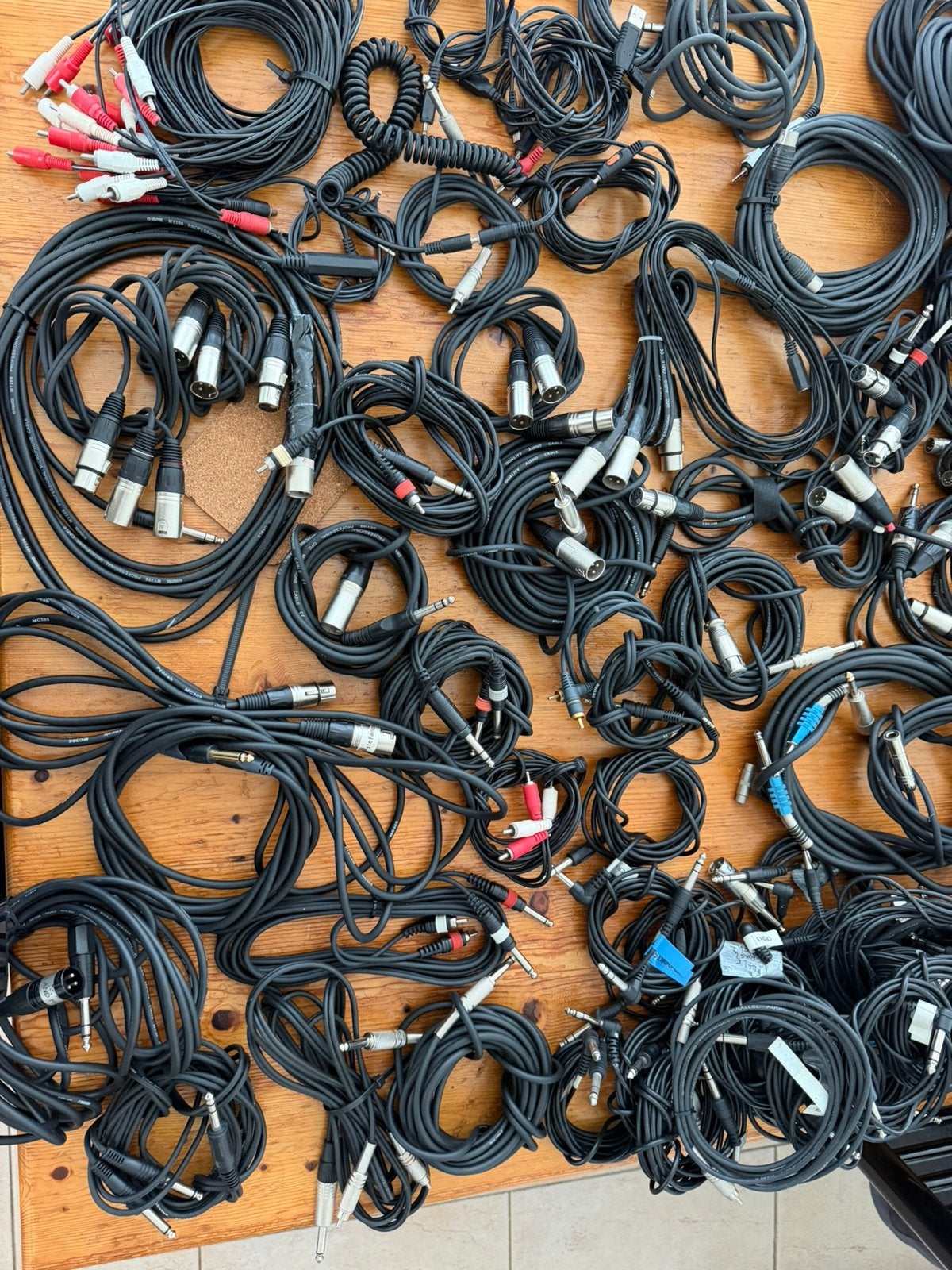 HÉÉL VEEL KABELS + Behringer mixtafel, Ophalen, Zo goed als nieuw, Apparatuur
