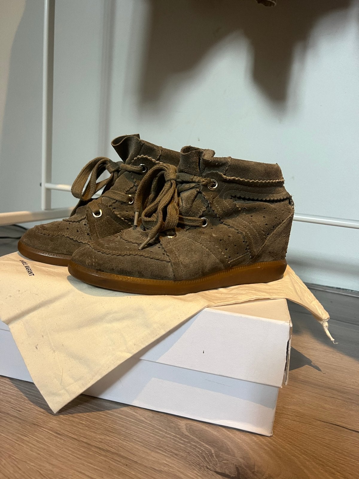 Isabel Marant Bobby sneakers - Maat 38 groen, Ophalen of Verzenden, Gedragen, Zwart, Sneakers of Gympen